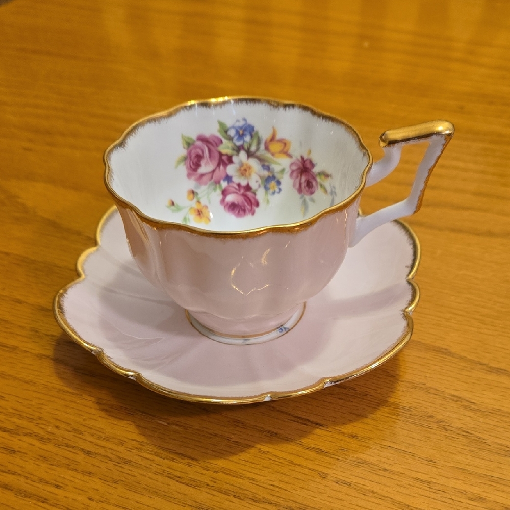 Vintage Salisbury Cup 864332 & Saucer 864704 Floral Scalloped with Gold Trim